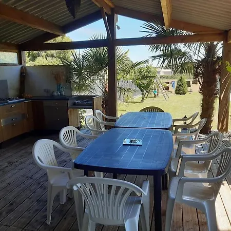 10 Personnes. Brizambourg