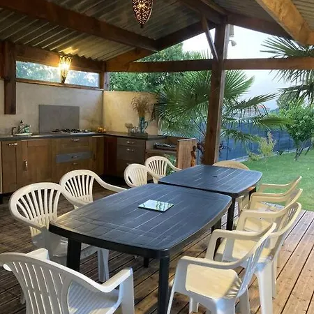 10 Personnes. Brizambourg